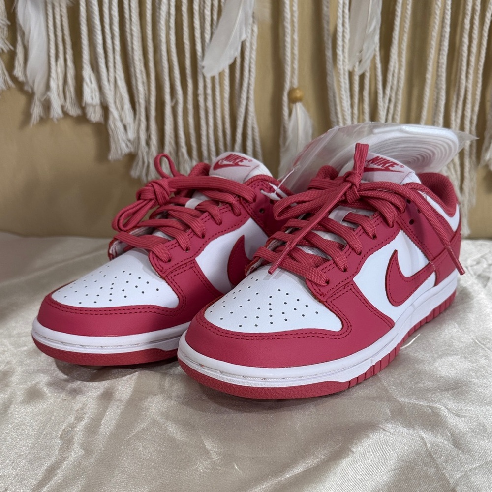 Nike
Dunk Low "White/Archeo Pink" sneakers